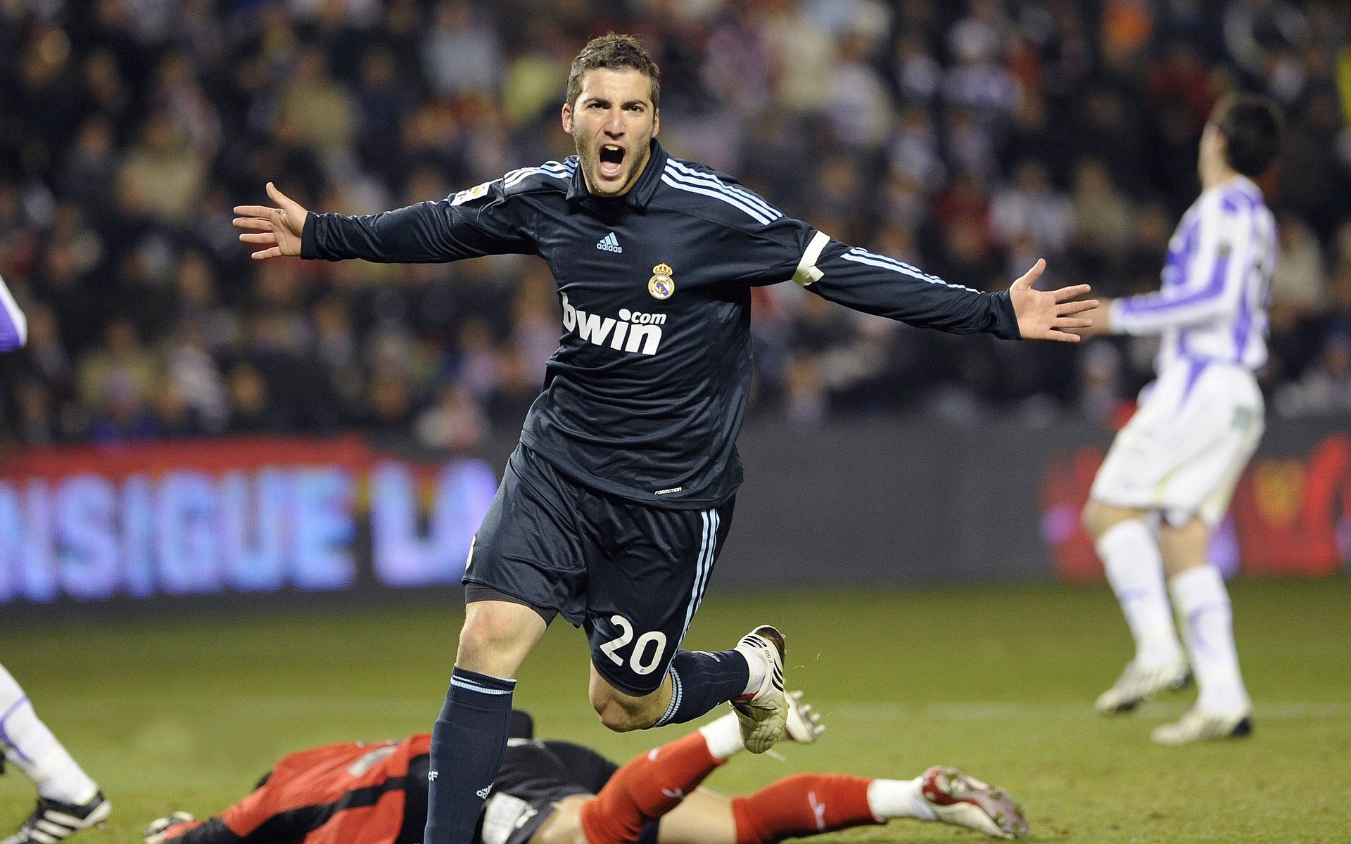 德甲“冠军提前预演”：拜仁对多特，德国之巅高潮不断